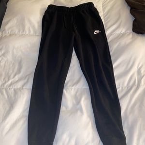 Nike essential fleece joggers
